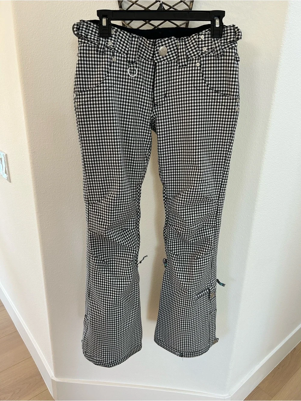 Unisex Roxy 5000 Special Edition Black and White Snow Pants. Sz XS